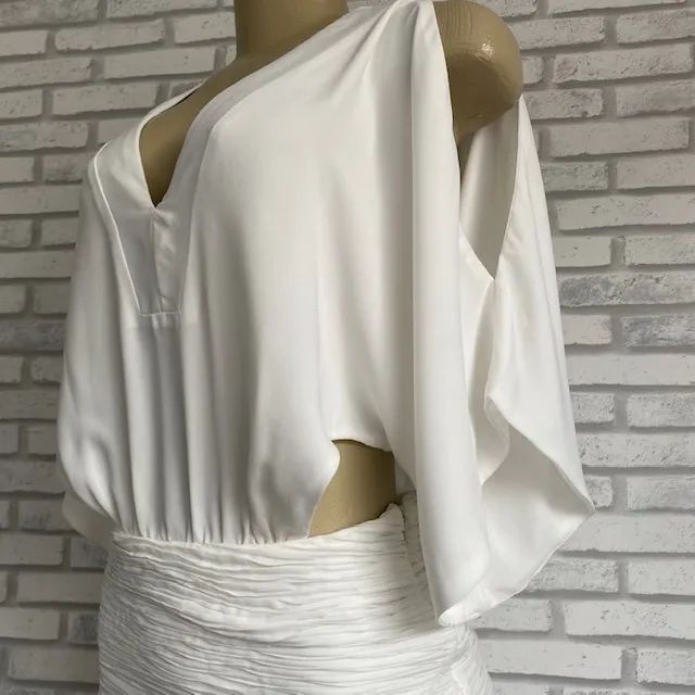 Vestido Branco Canal Com Recortes Tamanho P - Foto 3