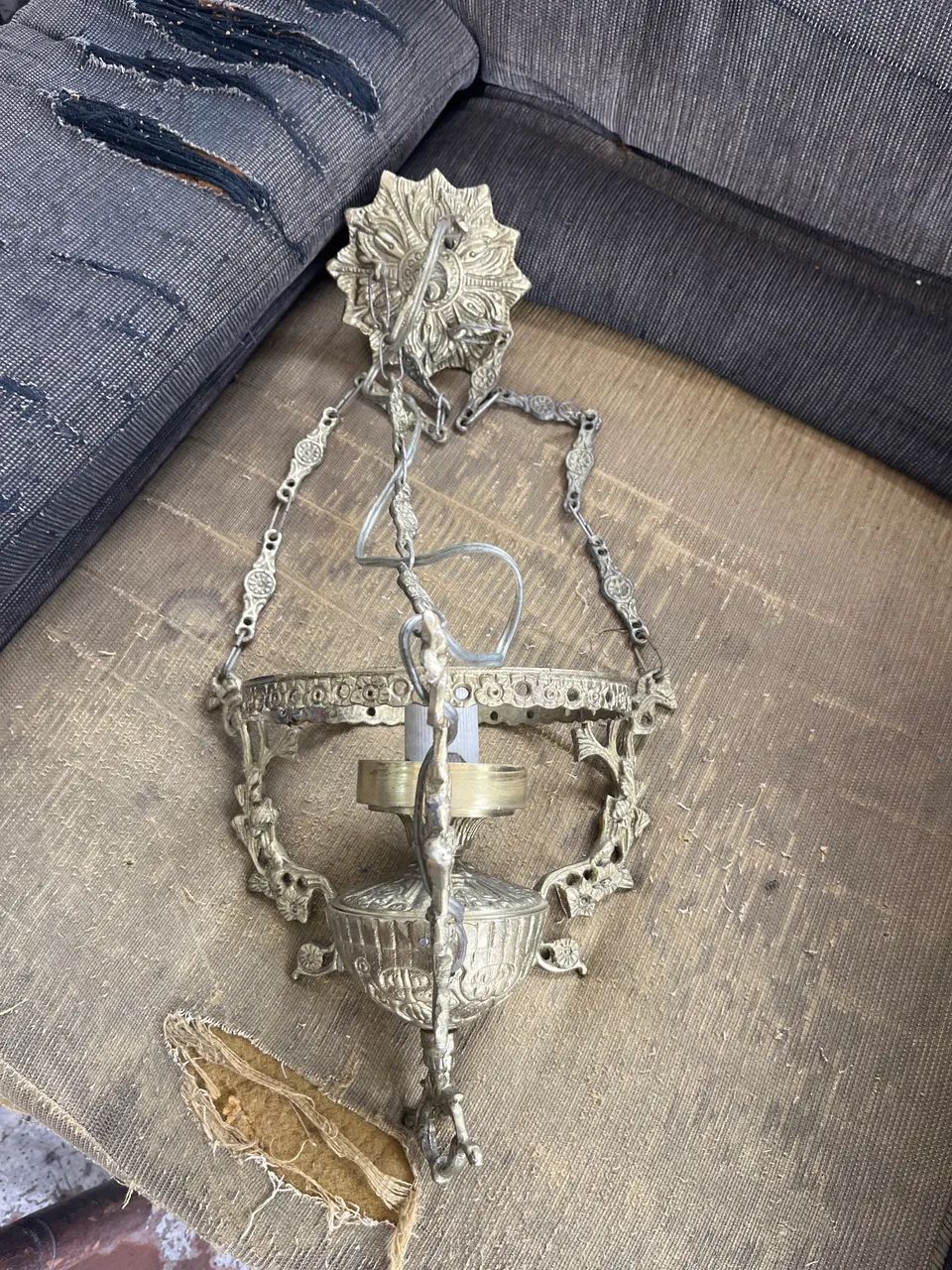 Lustre de bronze 3 correntes antigo  - Foto 2