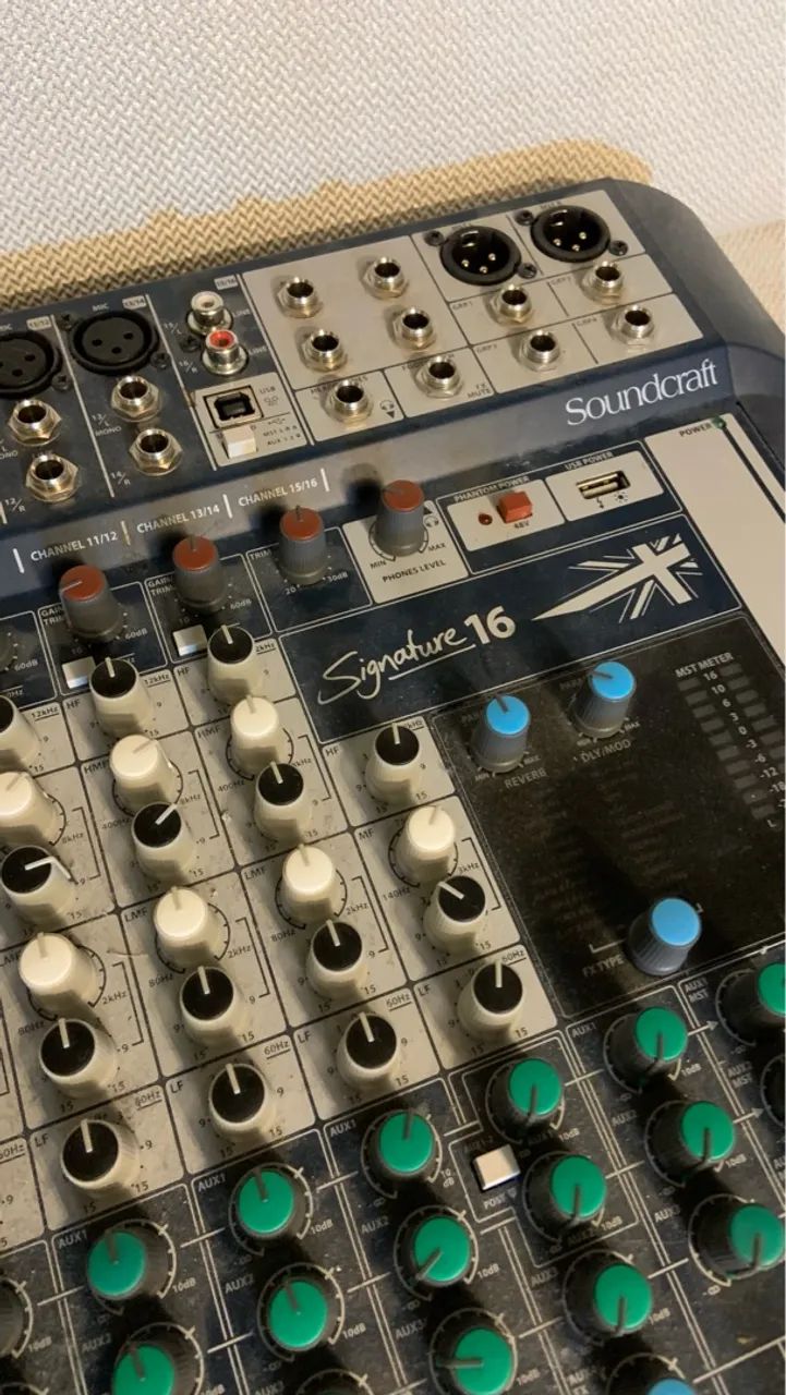 Mesa de Som Soundcraft Signature 16