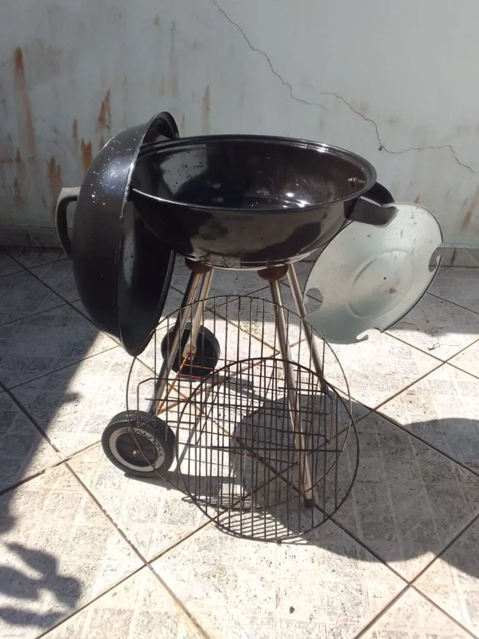 Churrasqueira à bafo com rodas