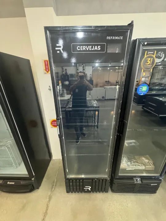 Cervejeira Visa Cooler 570L Porta Vidro Preto 220V 