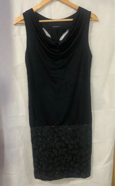 Vestido preto com renda - M officer 