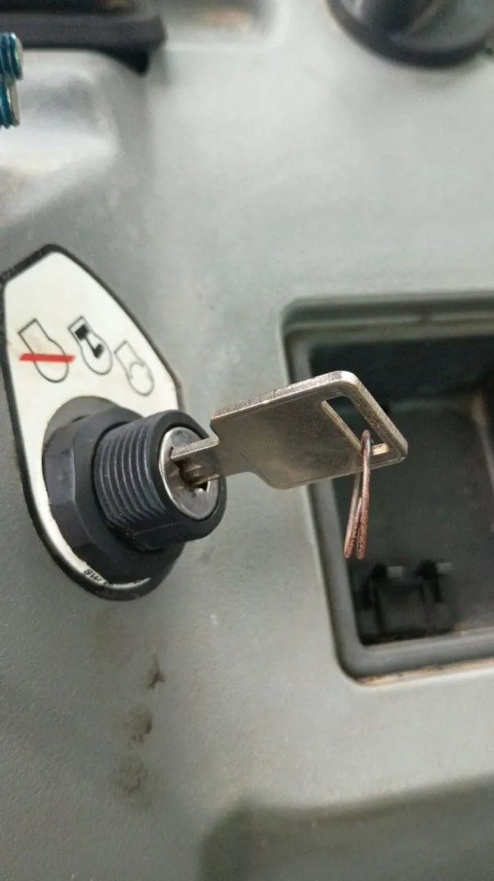 Miniescavadeira Bobbcat E35 - Foto 6