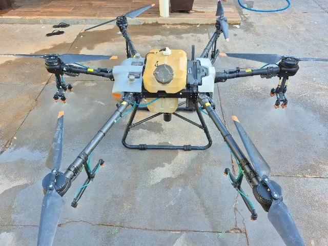 Drone DJI Agras T30 com gerador, carregador e 3 baterias