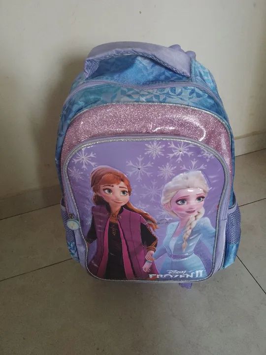 Mochila Frozen 2 - Infantil  com rodinhas e acende luzes 