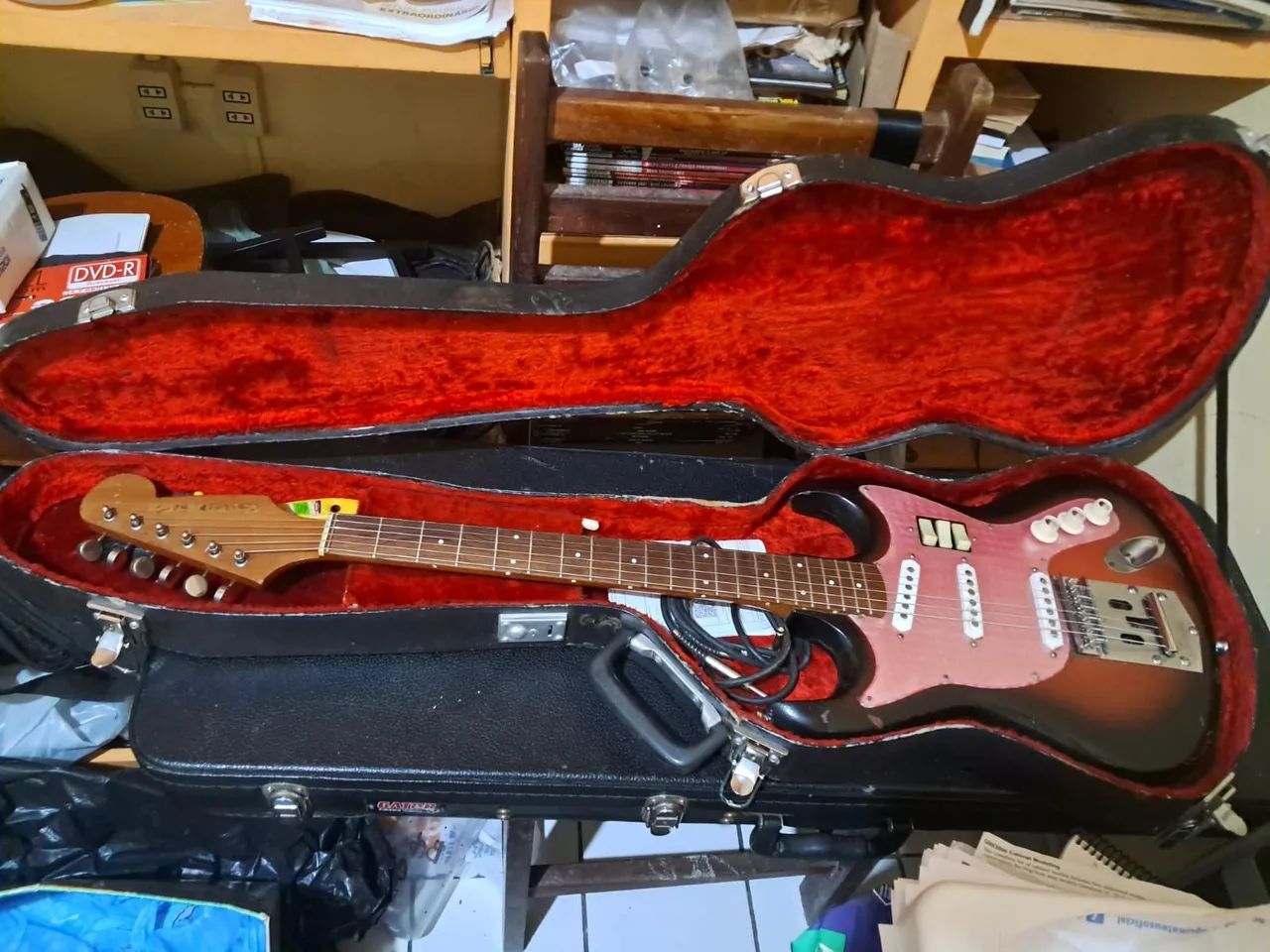 Guitarra "modelo APACHE" + (ICÔNE) usada por Roberto Carlos  - Foto 2