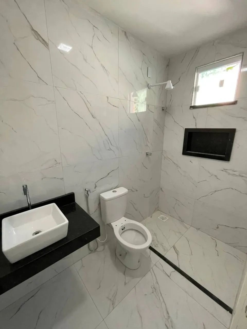 casa plana com 3 quartos suite com closet e pe direito duplo - Foto 8