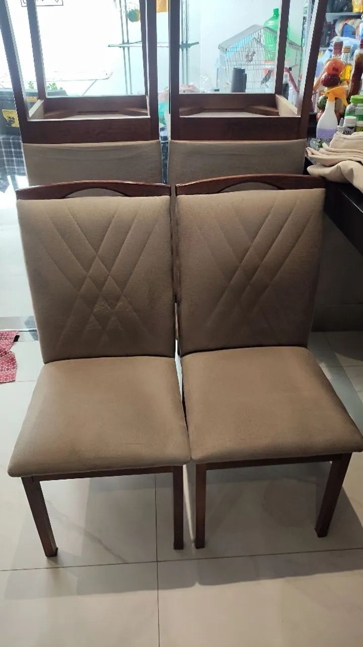 Vende-se 8 cadeiras de jantar de tecidos, retirar no local  Valor total de R$1.000,00