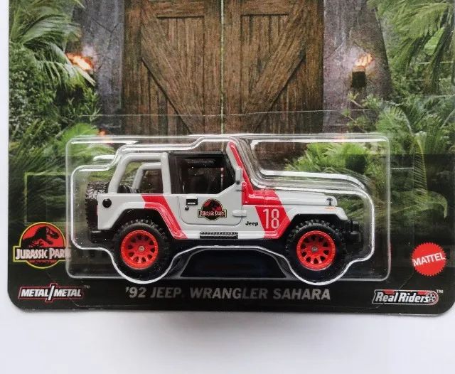 hot wheels jurassic park 92 jeep wrangler sahara pneus de borracha premium - Foto 3