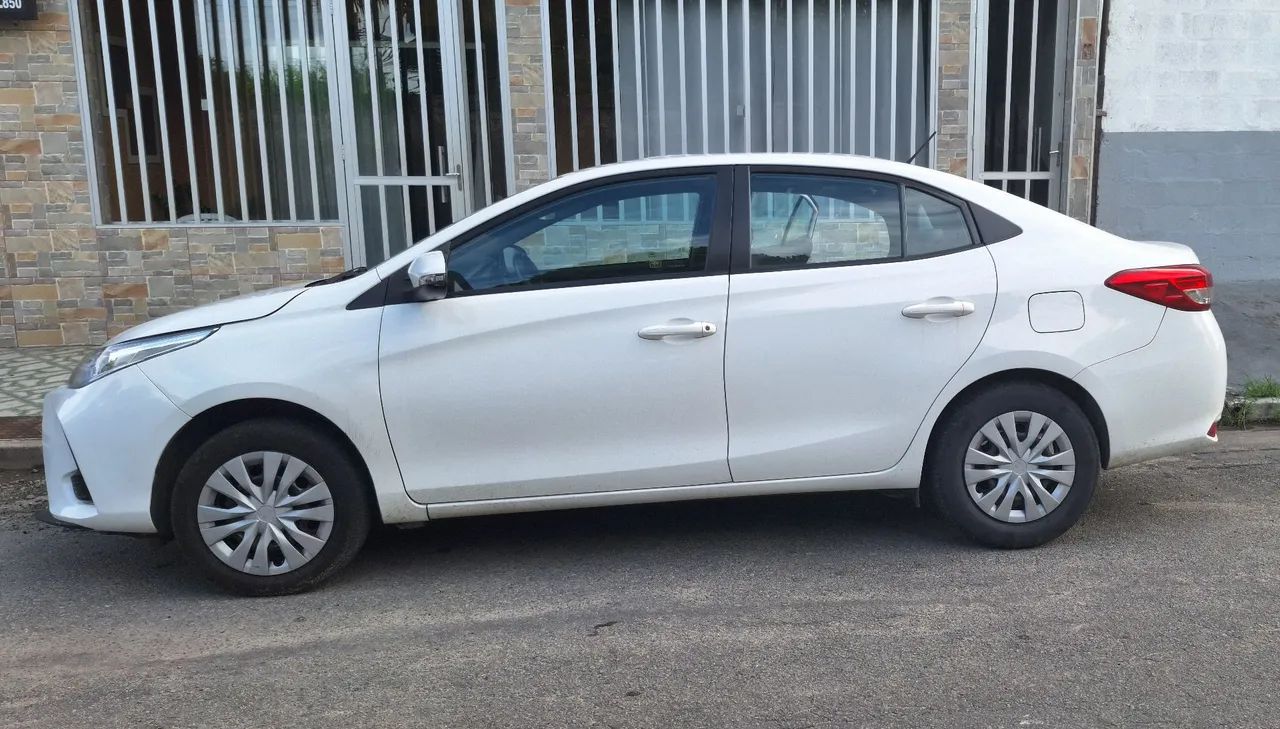 Toyota Yaris  - Foto 2