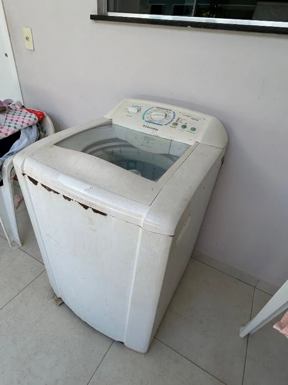 Máquina de lavar Eletrolux 12 kg c/ defeito