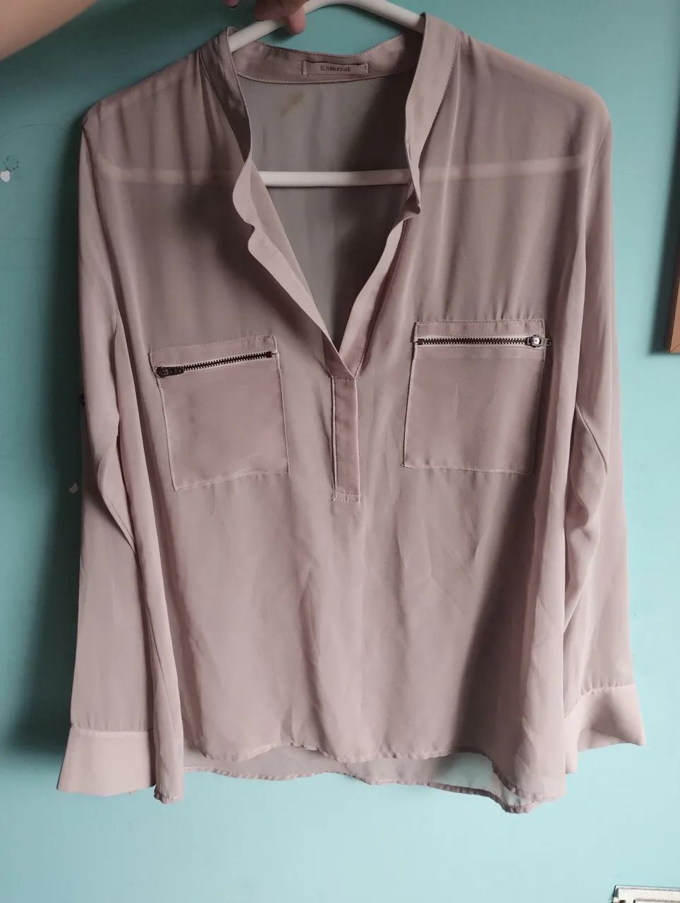 Camisa Feminina Bege Com Bolsos