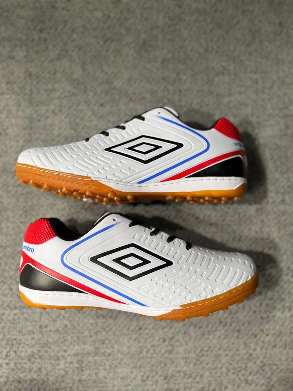 Chuteira society Umbro  - Foto 5