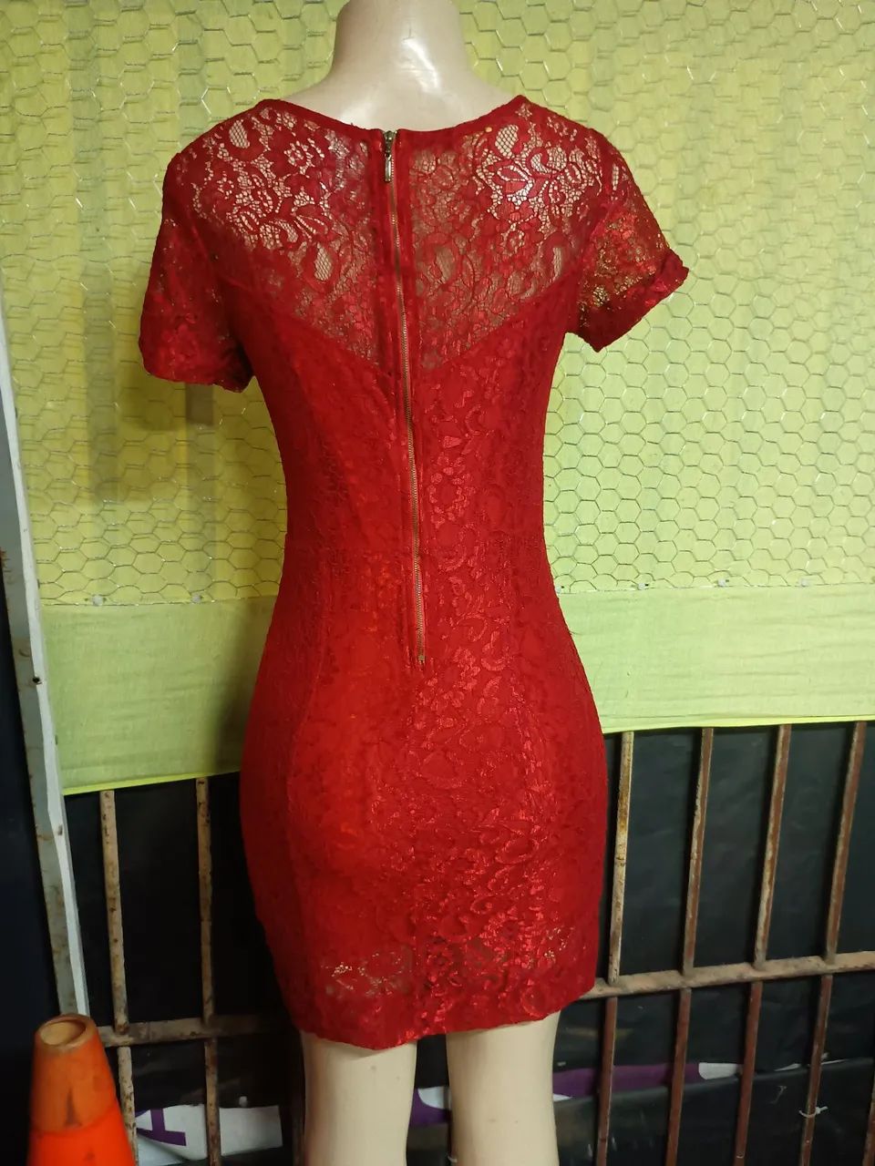 Vestido Vermelho Rendado Elegante - Foto 4