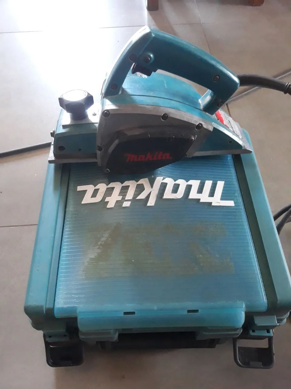 Plaina elétrica Makita modelo 1900B.