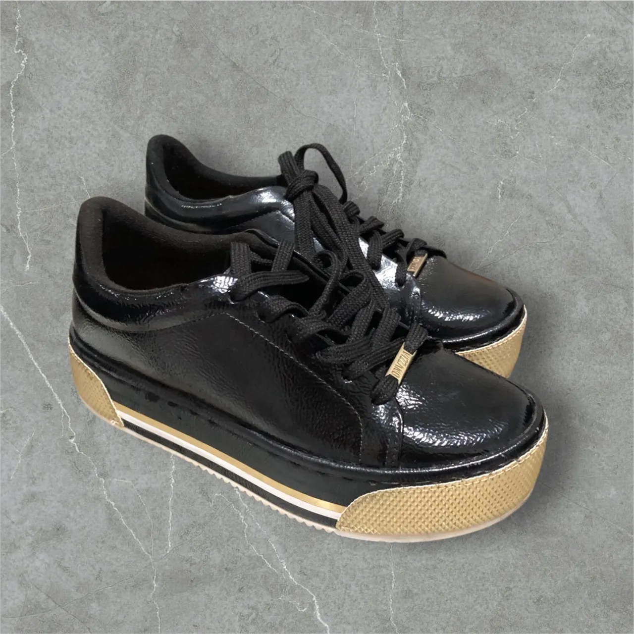 Tênis Feminino Preto Verniz
