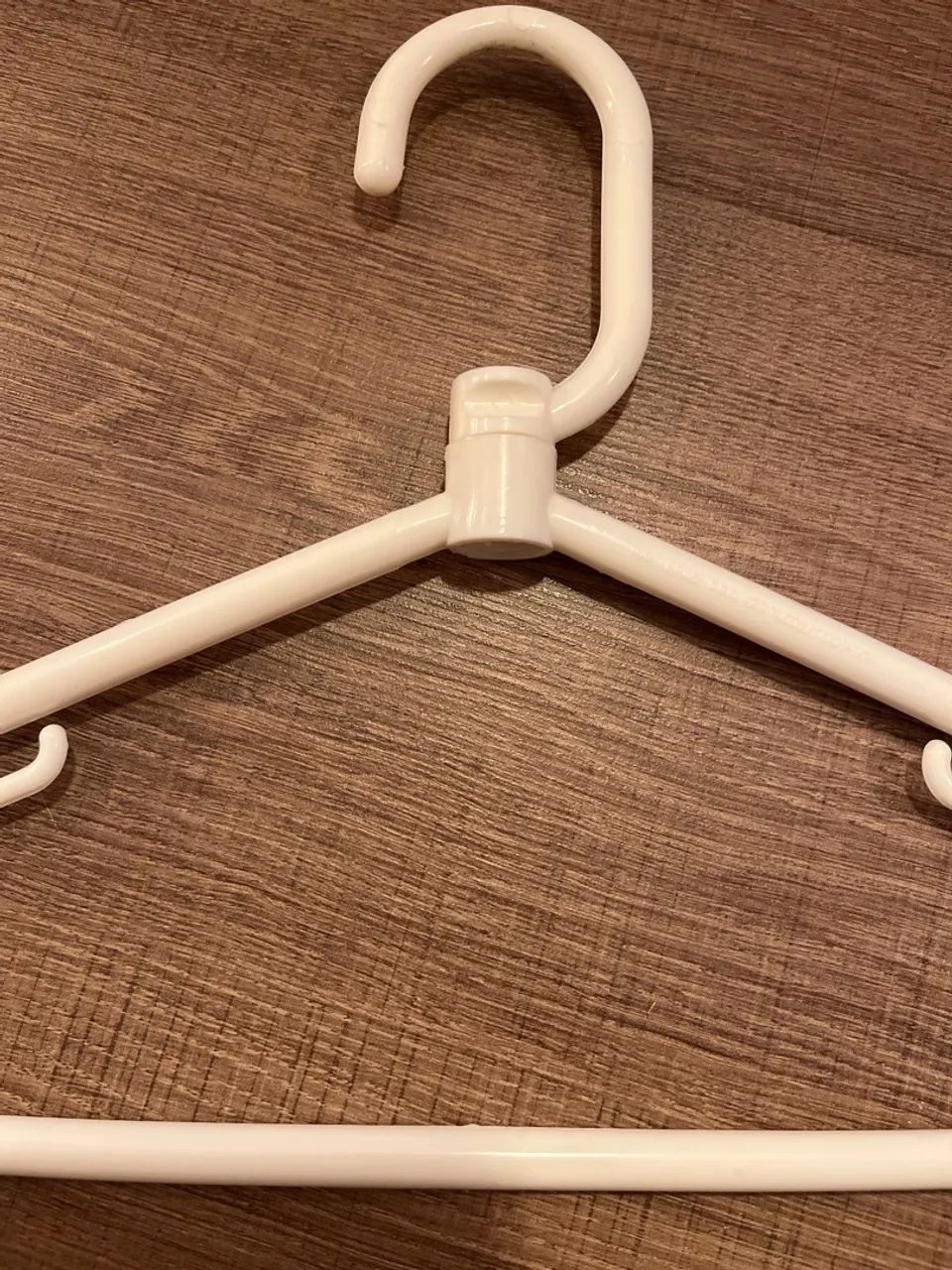 Cabides de Plástico Branco - Kit com Várias Unidades - Foto 2