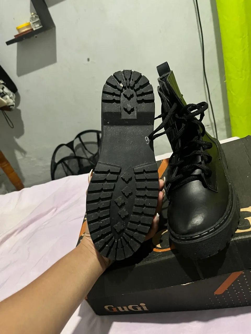 Botas Femininas de Couro Preto - Foto 4