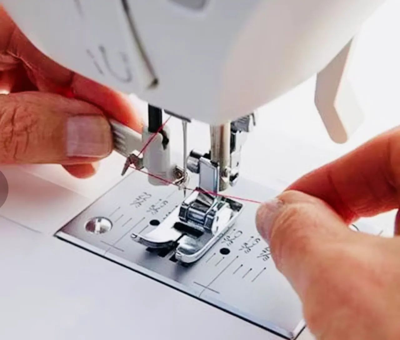 Máquina de costura  Singer C5605  usei poucas vezes motivo venda comprei uma indistrial - Foto 3