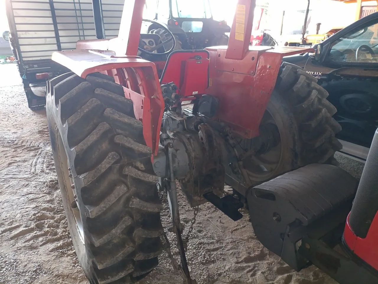 Trator Massey Ferguson 265 4x2 em Ariquemes  - Foto 3