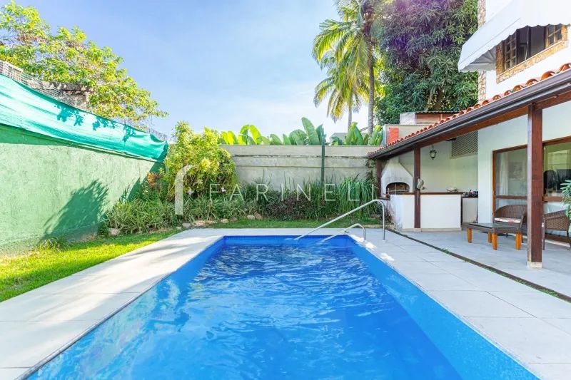 Casa com piscina e boa área externa em condomínio de luxo na Barra da Tijuca. - Foto 3