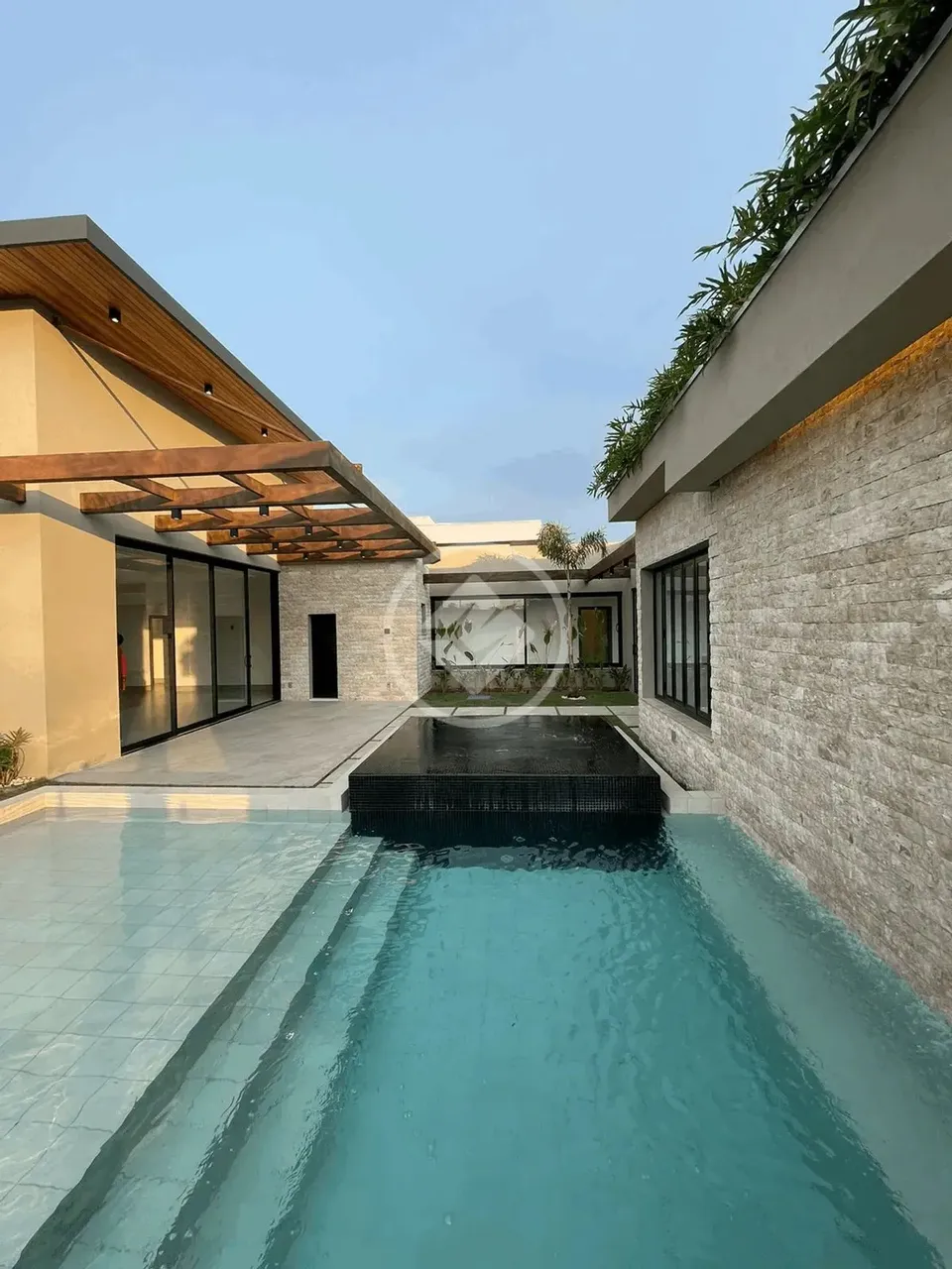 Belissima casa em condominio fechado Florais do Valle - R$4.800.000,00 codigo: 44855