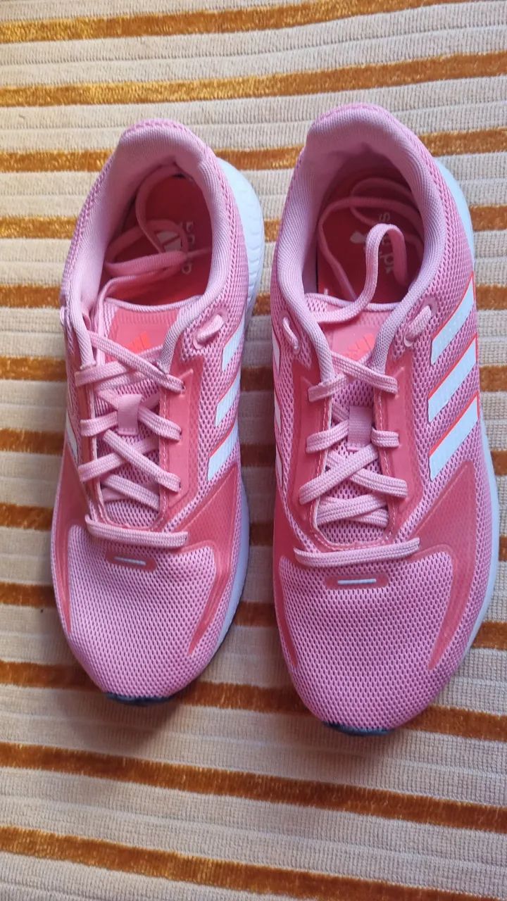Tênis Feminino Adidas original. Tam 37. Comprado em Portugal. Usado uma única vez