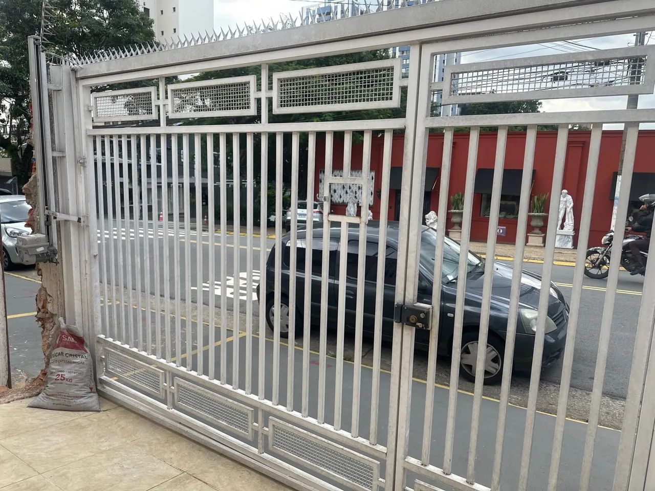 Portão de Ferro com motor Eletrico 3,90 x 2,5 
