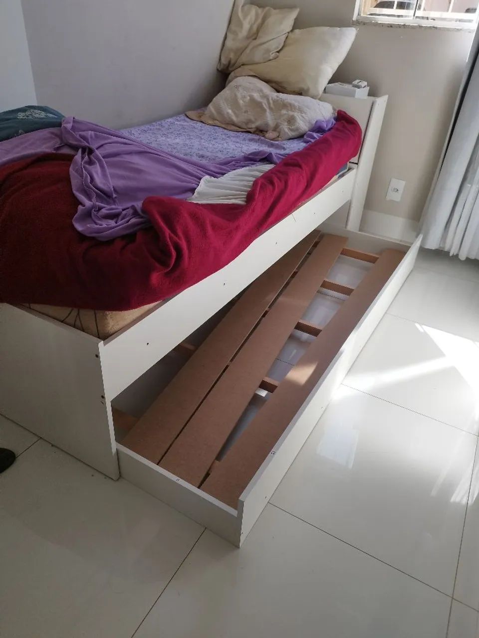 Bicama de solteiro com partilheira e baú