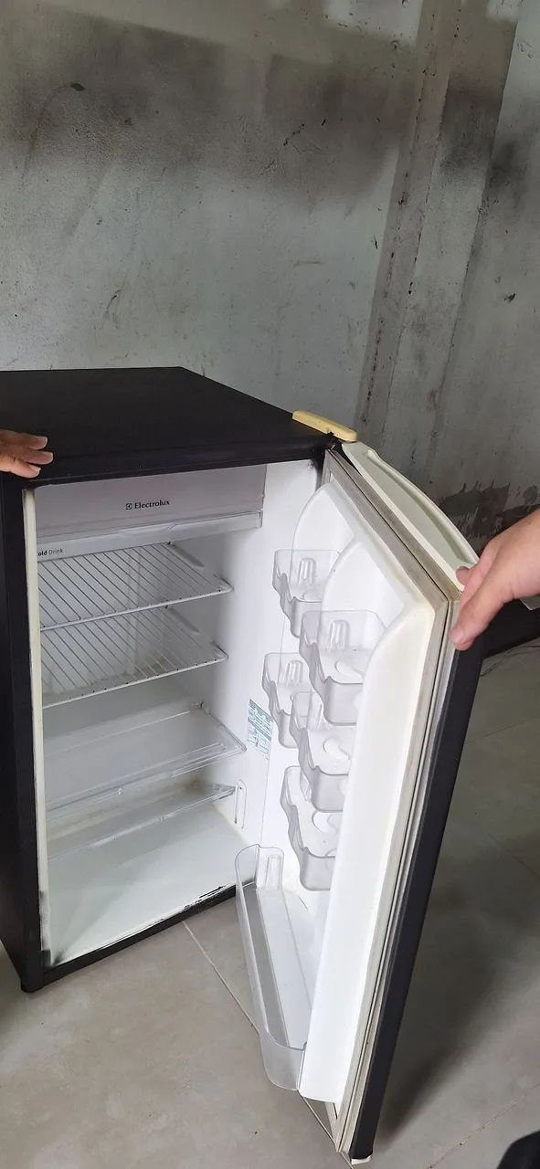 Frigobar Pequeno - Ótimo para Quarto ou Escritório - Foto 3