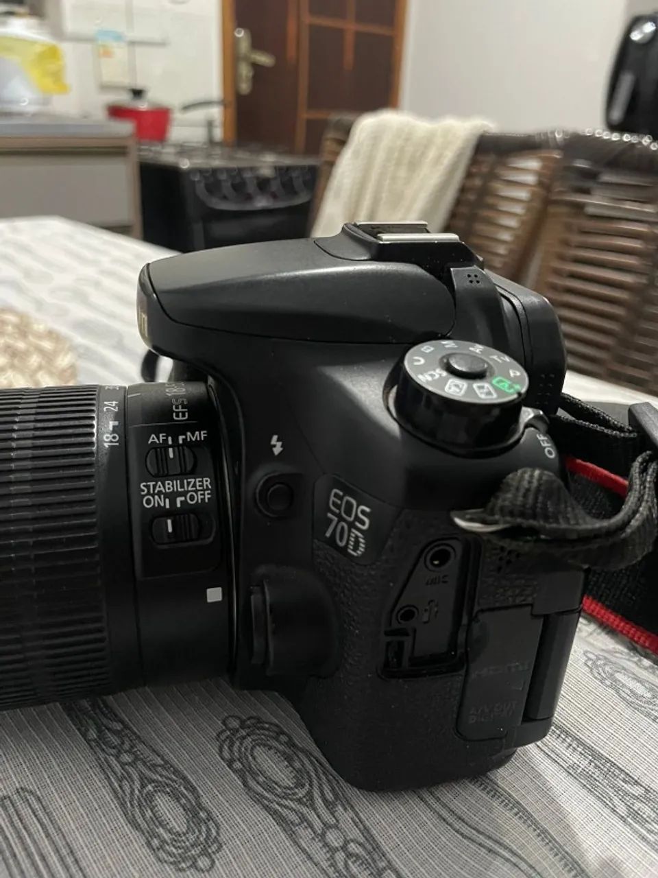 Câmera DSLR Canon 70D com Lente 18-55mm