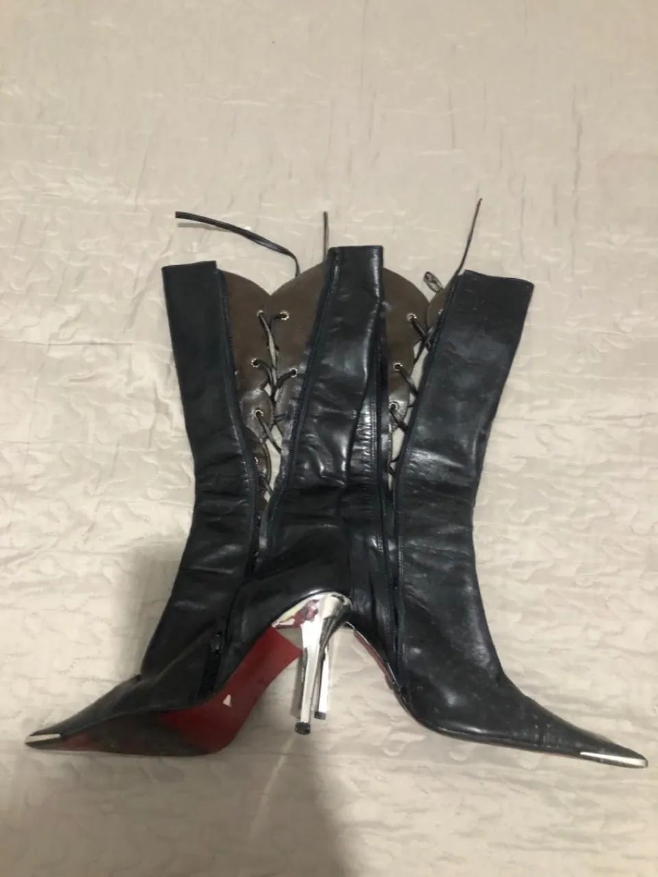 Botas de cano alto pretas com cadarços - Foto 4