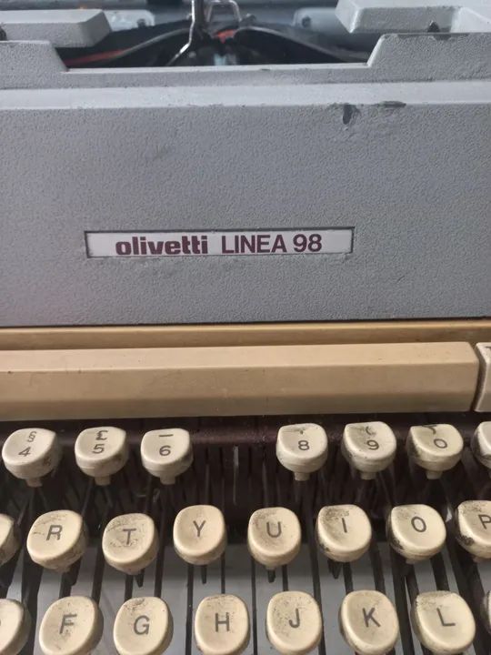  ANTIGA Máquina de escrever Olivetti Linea 98 - Foto 5