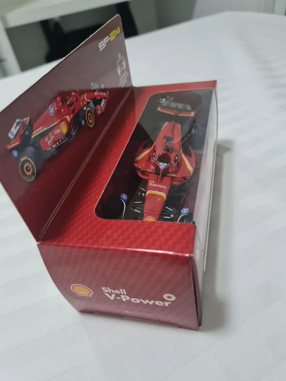 Miniatura Ferrari F1 SF24 Shell escala 1/41. - Foto 2