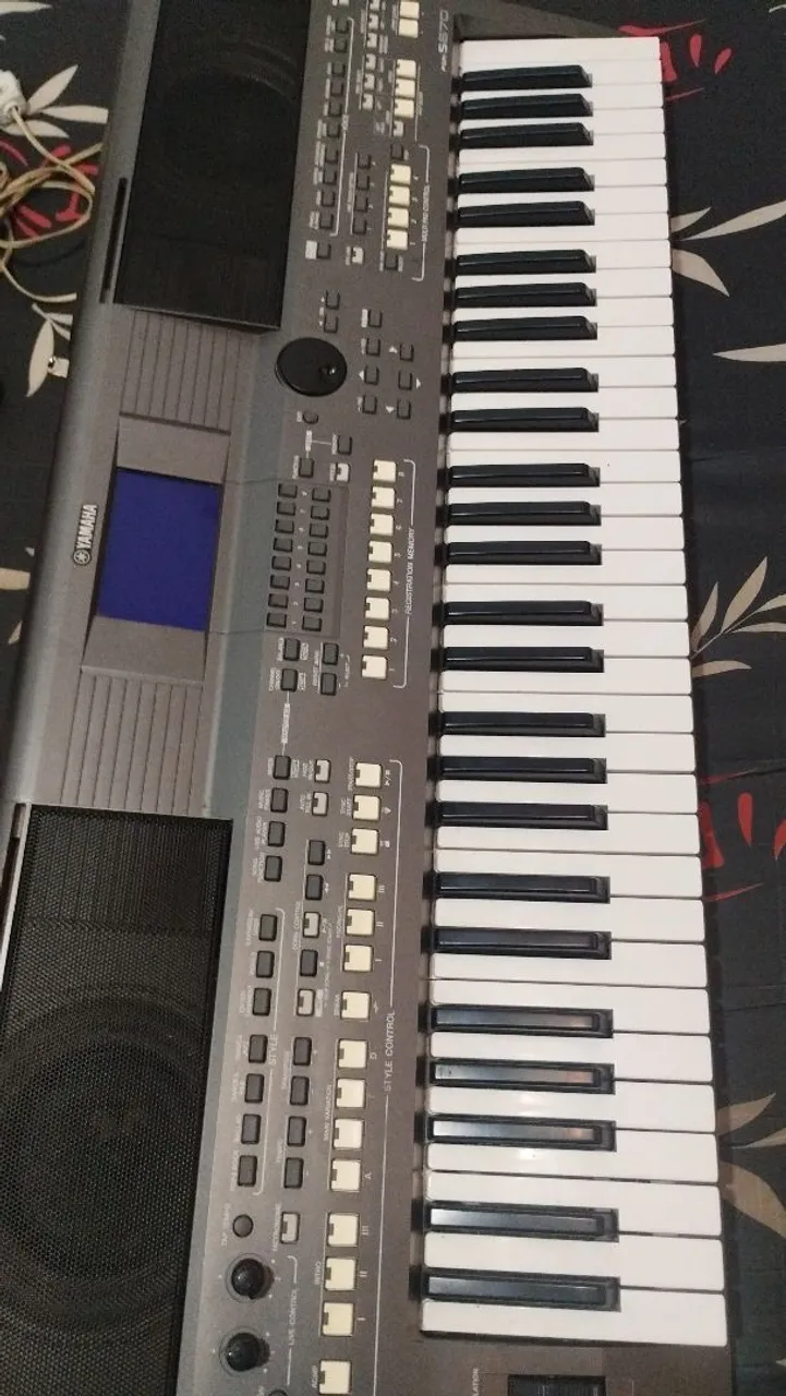 Teclado Yamaha PSR-S670 $3800