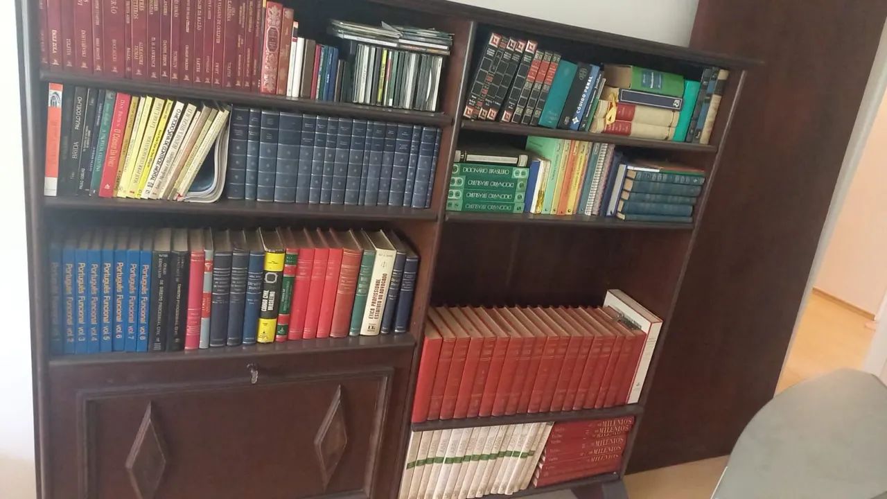 Estante clássica em madeira imbuia - Foto 2