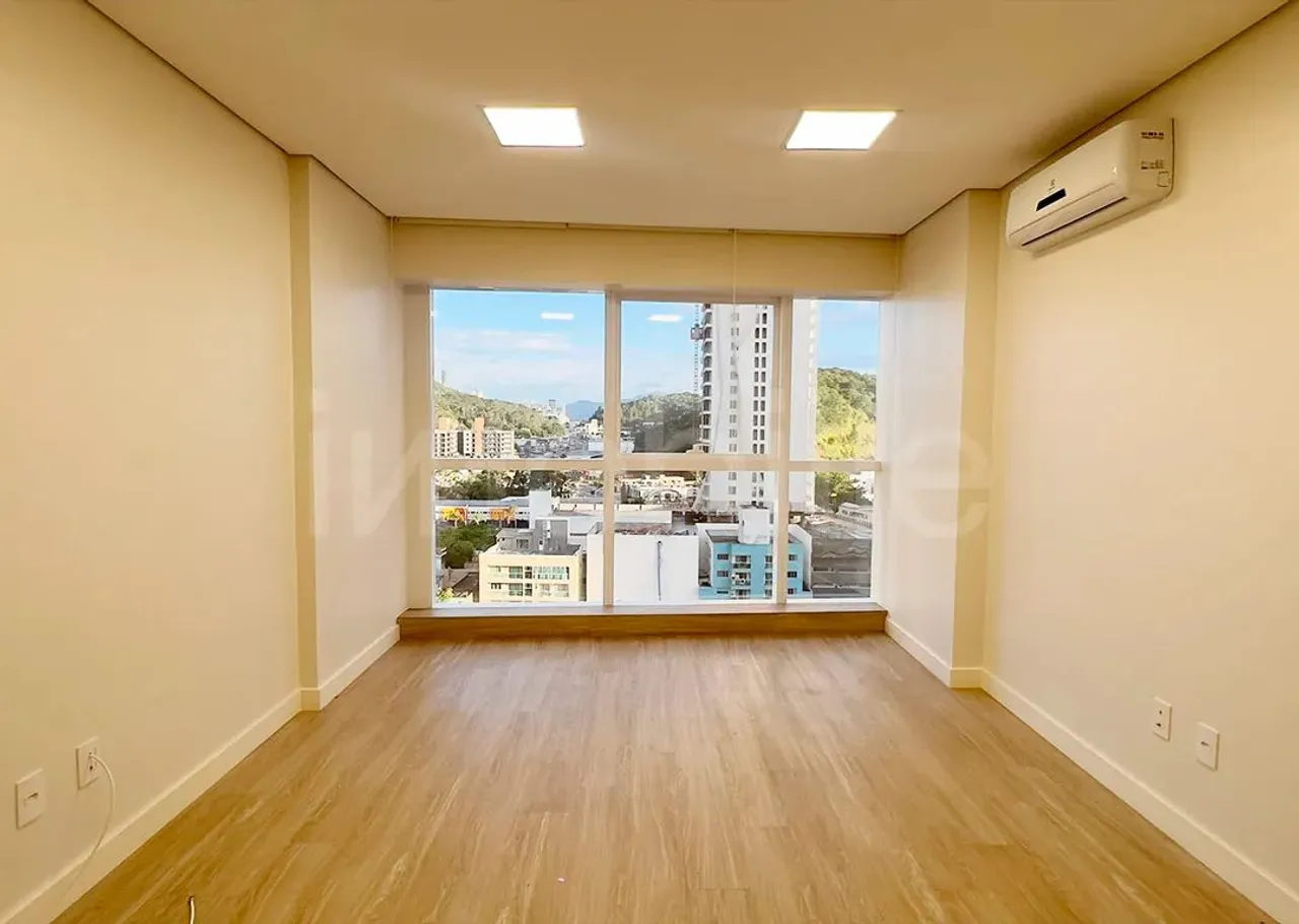 Sala comercial para locação no Edifício Riviera Concept na Praia Brava