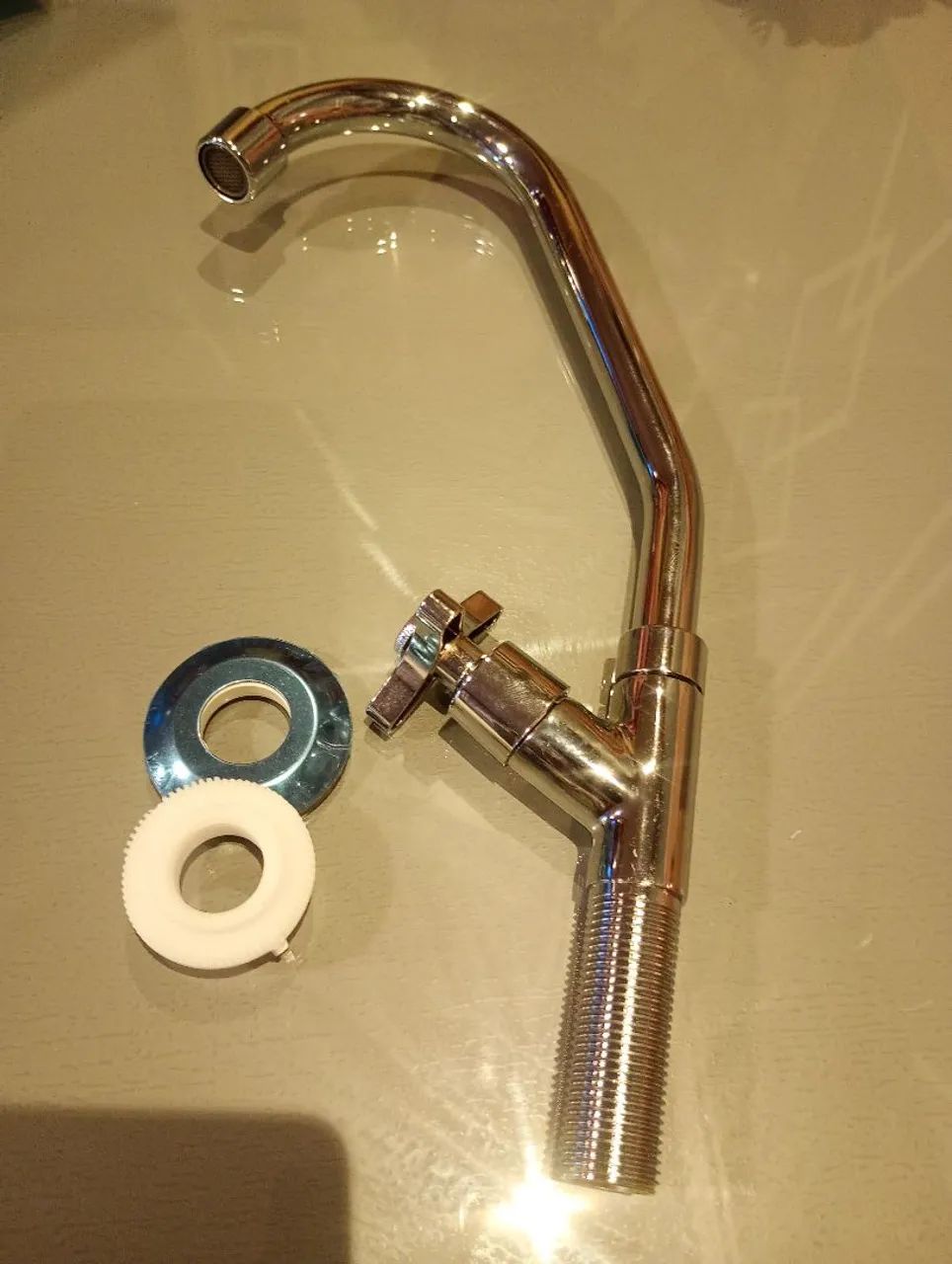 Torneira Cromada para Cozinha - Design Moderno