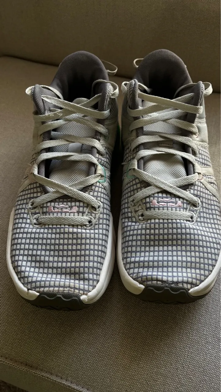 Tênis Nike LeBron Witness VII Masc 41