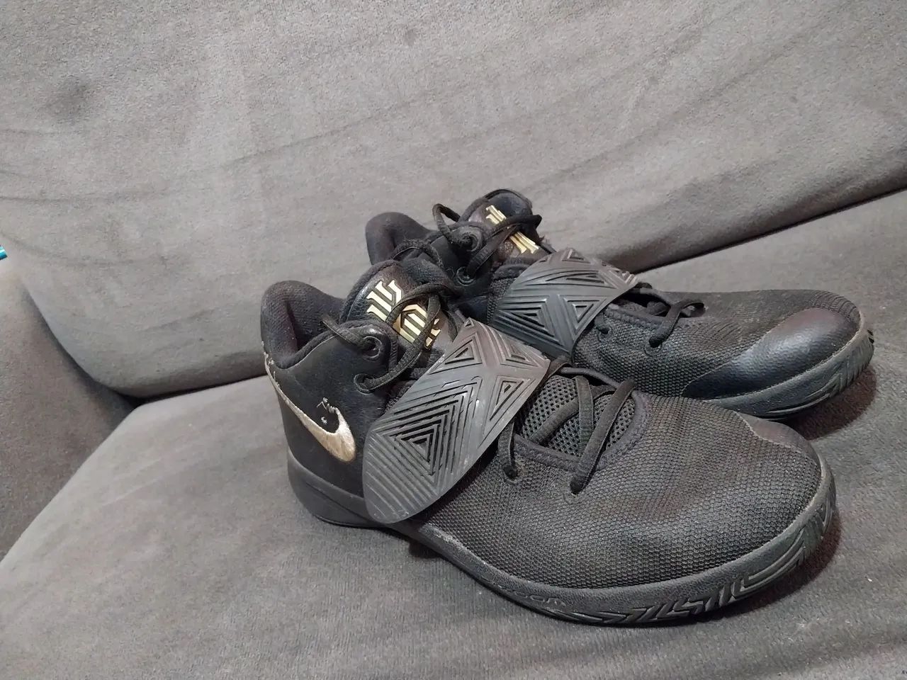 Tenis Nike Kyrie Flytrap 3  - Foto 4