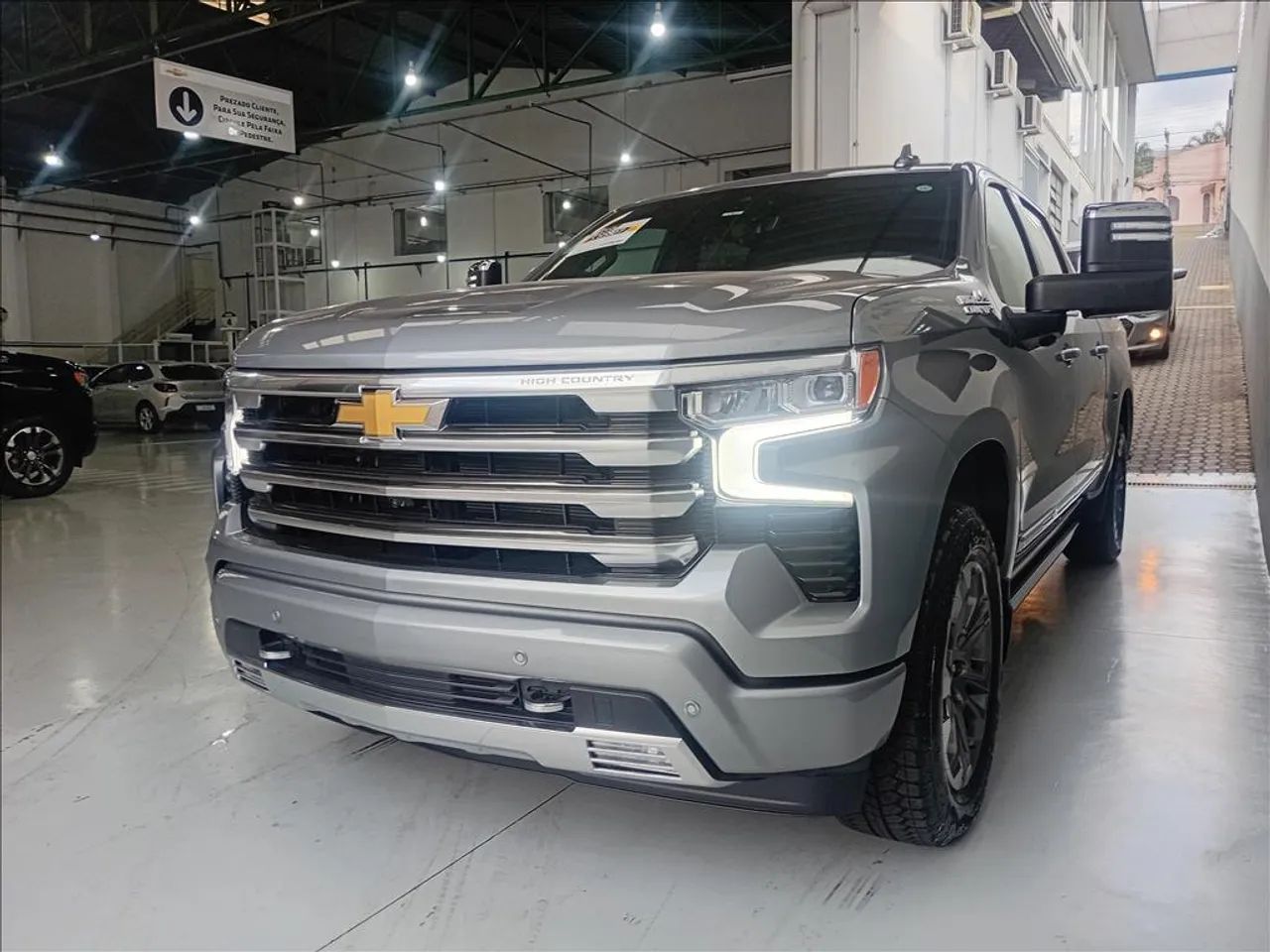 CHEVROLET SILVERADO 5.3 V8 GASOLINA 1500 HIGH COUNTRY 4X4 AUTOMÁTICO