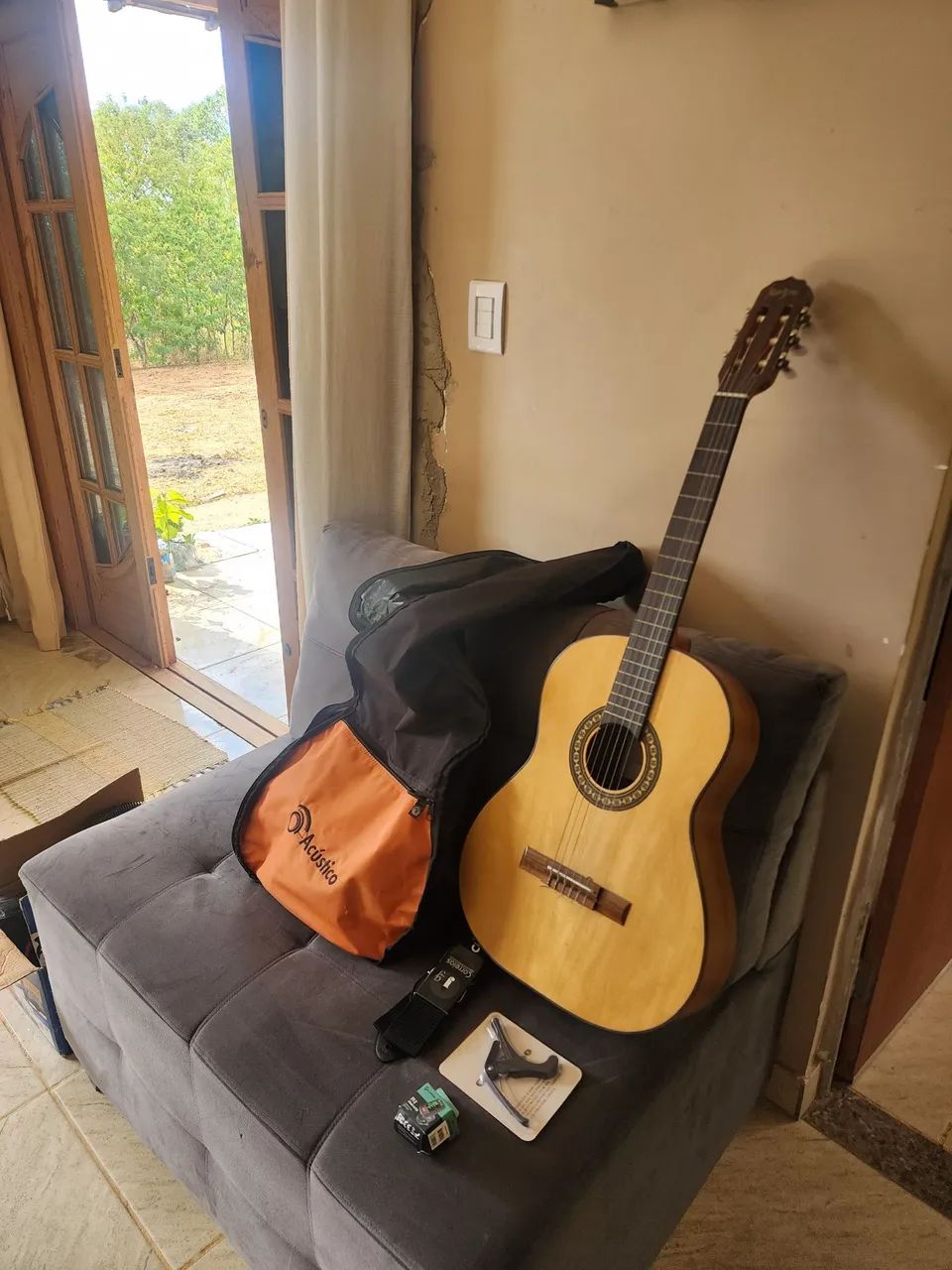 Violão Acústico com capa e acessorios muito novo . - Foto 4