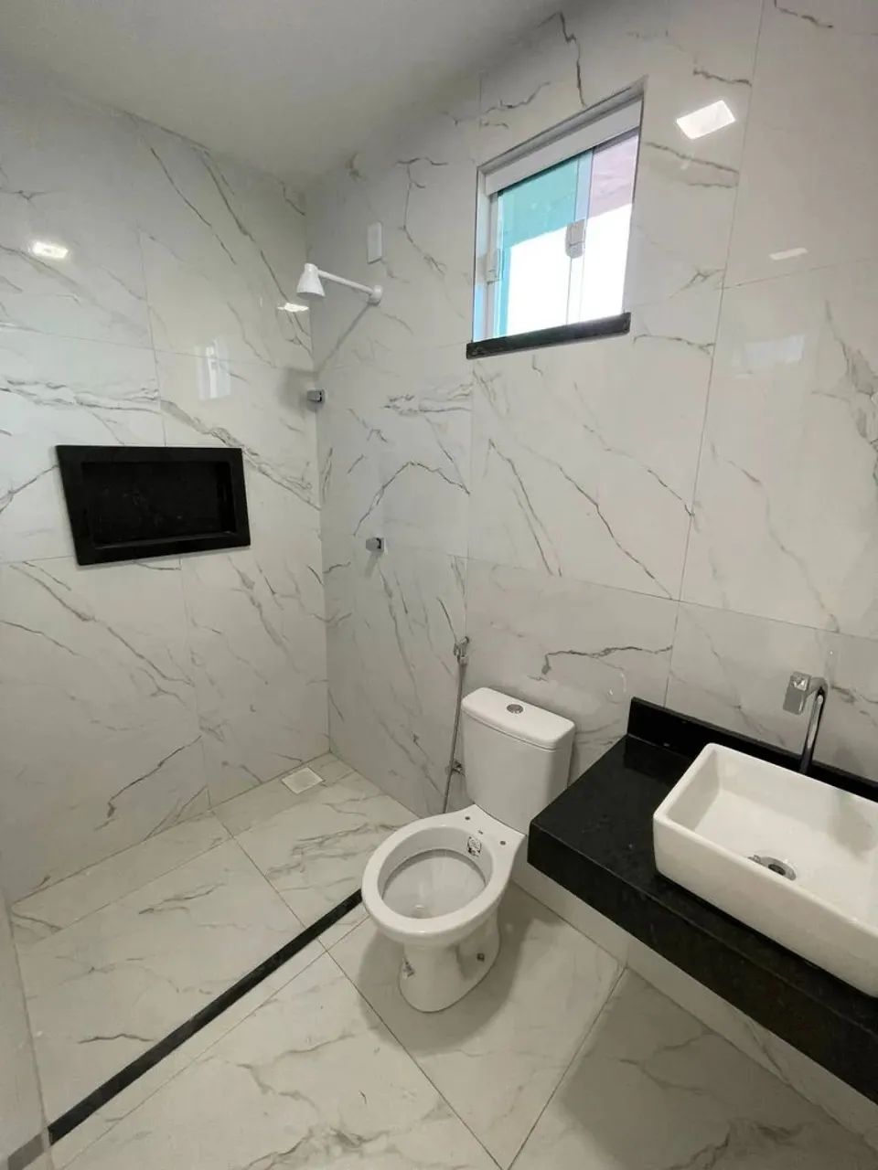 casa plana com 3 quartos suite com closet e pe direito duplo - Foto 4