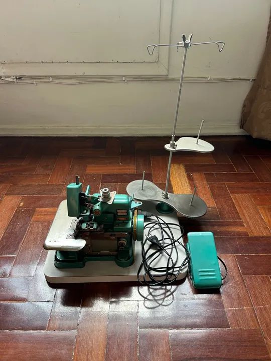 Máquina de Overlock Semi Industrial