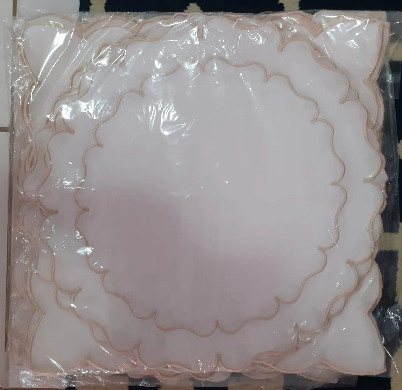 Jogo americano de jantar 12 peças bordados. 80$ cada jogo. - Foto 3