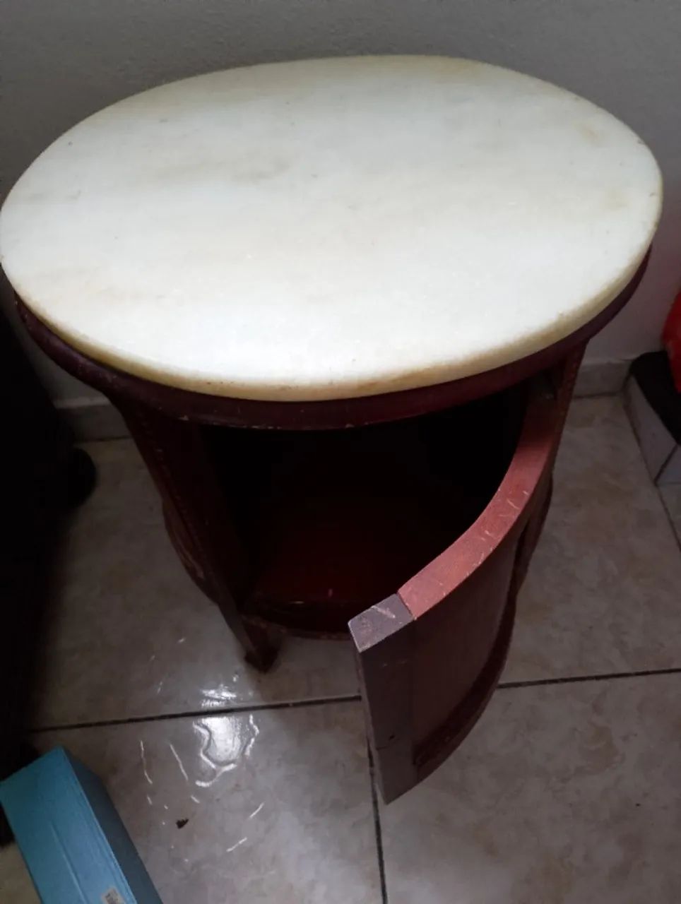 Criado mudo antigo