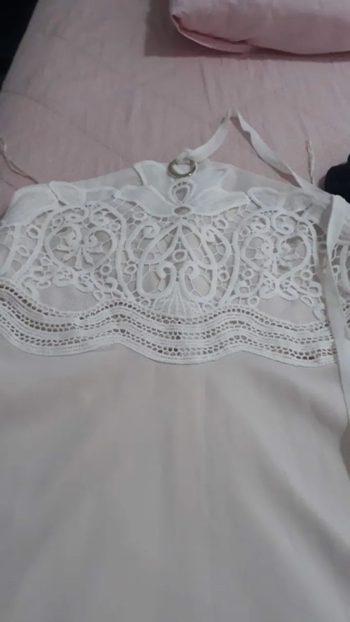 vestido offwhite com renda