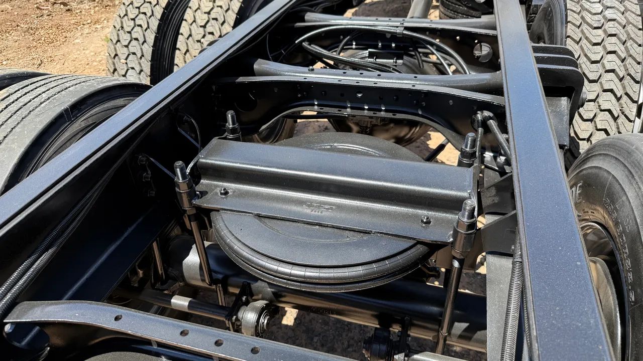 Volkswagen Constellation 24-320 ano 2011  - Foto 13