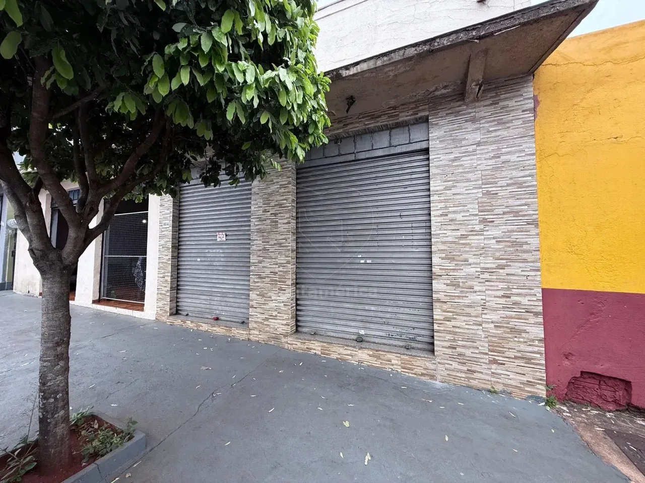Loja com piso cerâmico para alugar na Vila Nova, Região Central de Londrina