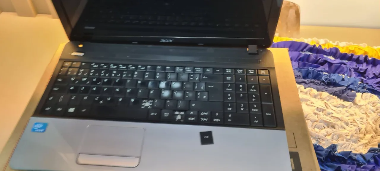 Vendo notbook usado com avarias para peças de reposição <br>obs o mesmo funciona